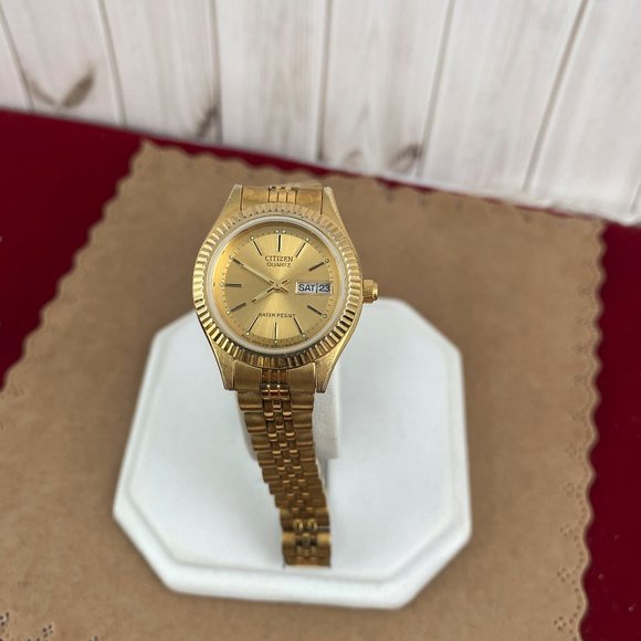 Vintage Citizen base Metal Case Stainless Steel Yellow Plated Gold Tone Watch - Picture 7 of 7